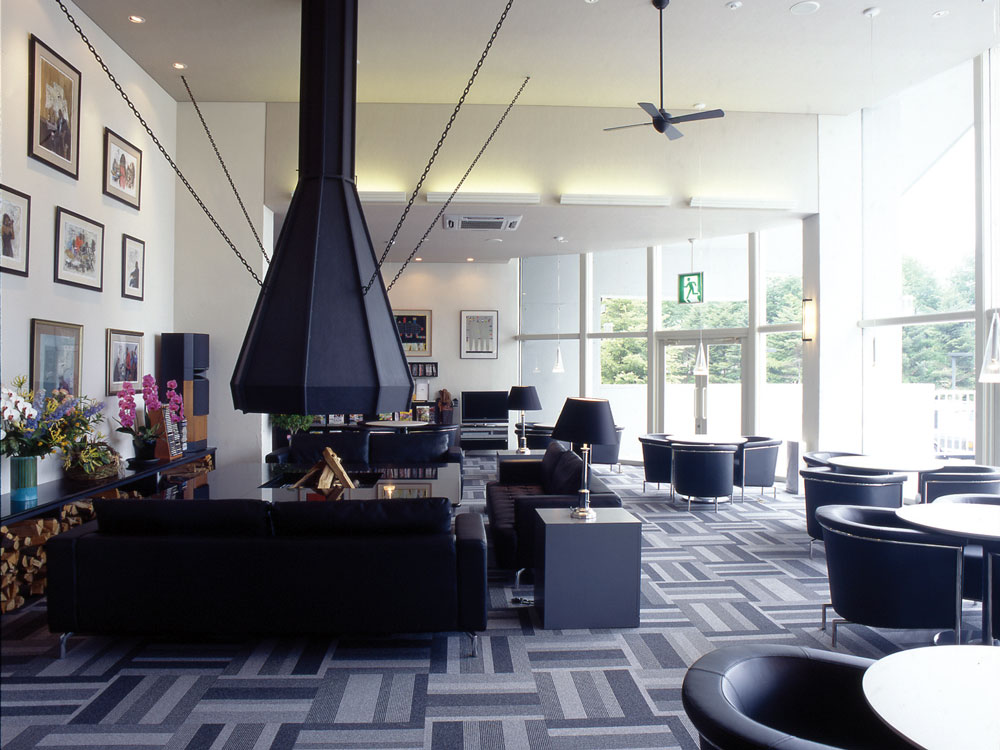 別荘地の緑に包まれてのお食事は軽井沢ならでは